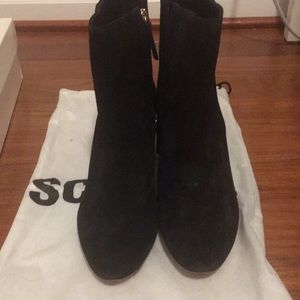 Final Sale! ⭐️⭐️ Schutz Lupe Boot